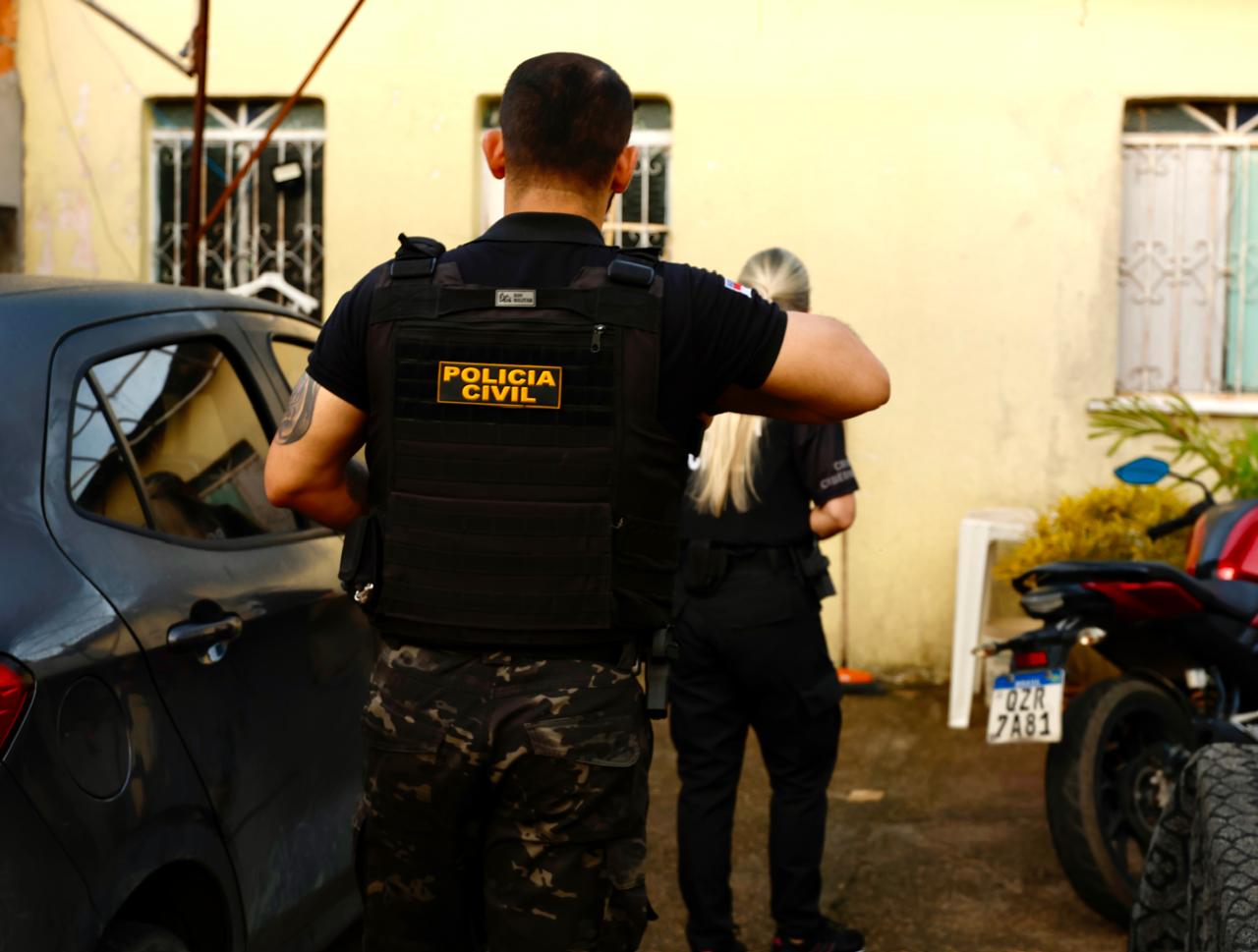 Funcionário é preso após furtar latas de leite de mercadinho em Manaus