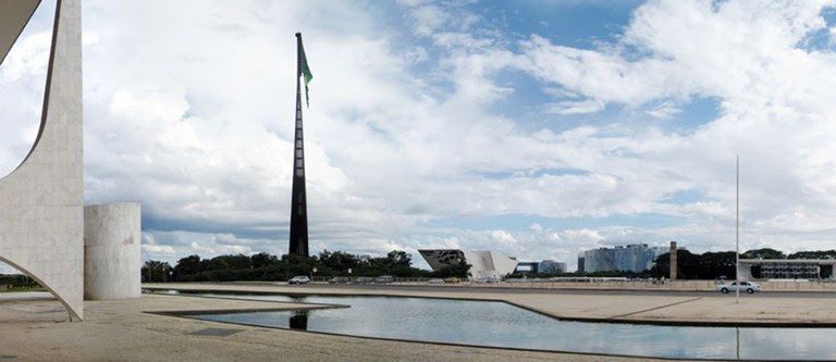 Governo federal inicia restauração da Praça dos Três Poderes