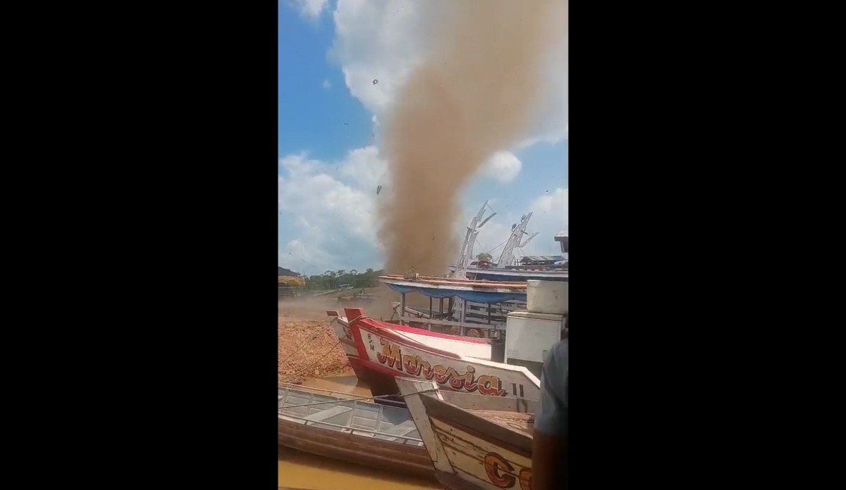 VÍDEO: redemoinho se forma em porto no AM e assusta moradores