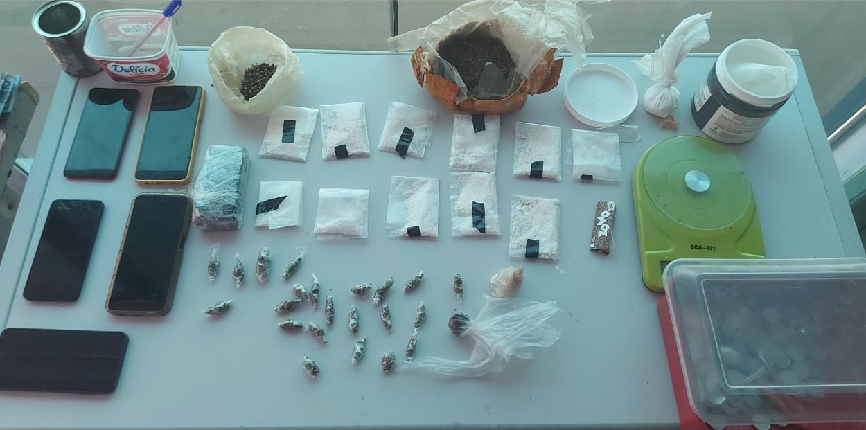 Mulher é presa com R$ 13 mil e drogas no interior do AM