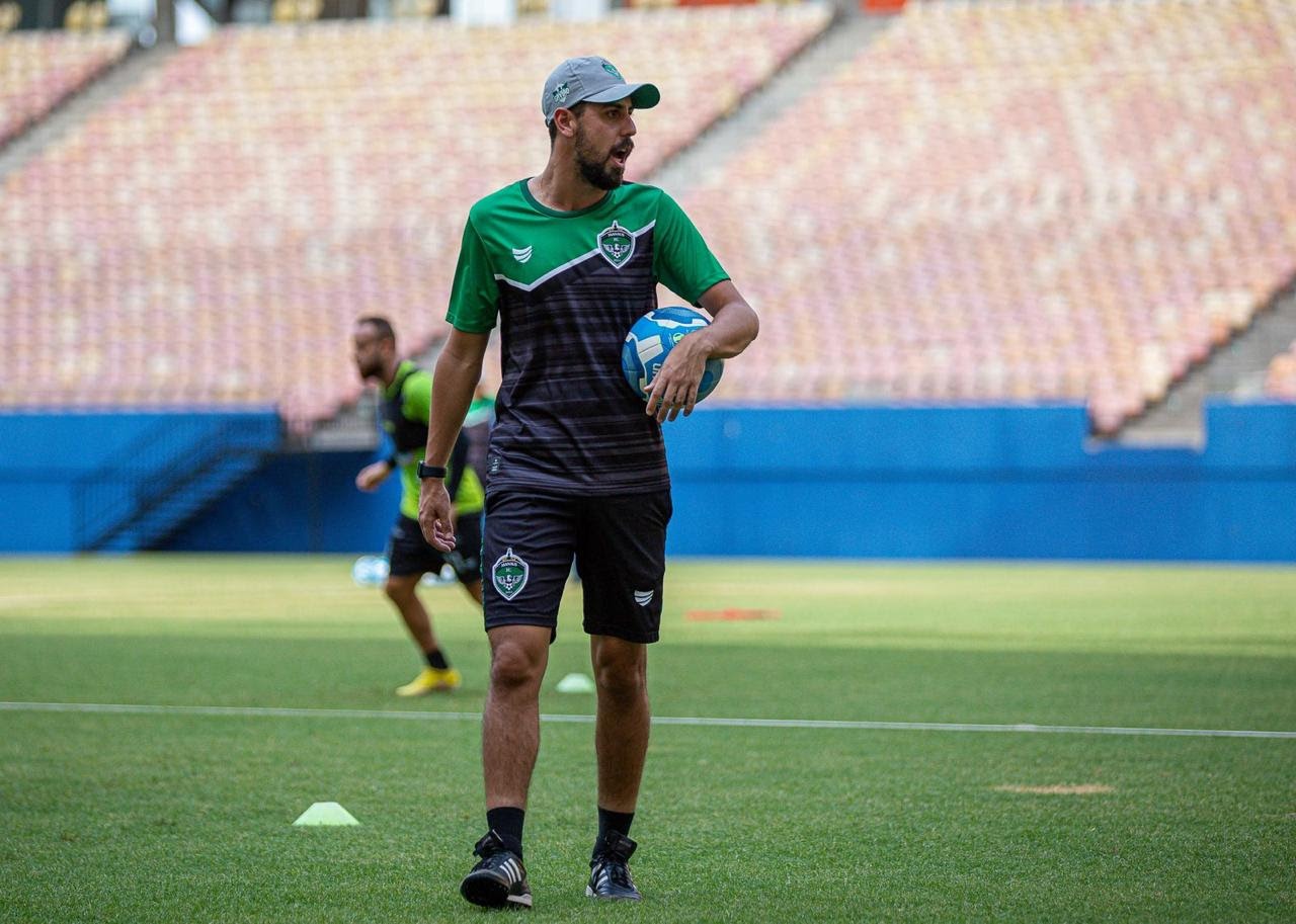 João Victor é o novo técnico do Manaus e promete equipe competitiva