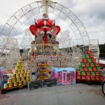 Balsa iluminada leva o “Natal nas Águas” a comunidades rurais de Manaus