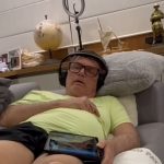 Carlos divulga vídeo inédito de Bolsonaro com crise de soluço; veja