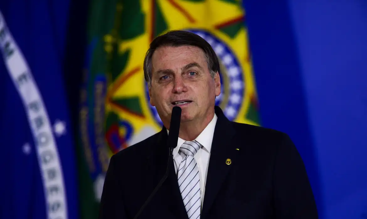 Bolsonaro desiste de entrevista na prisão alegando questões de saúde
