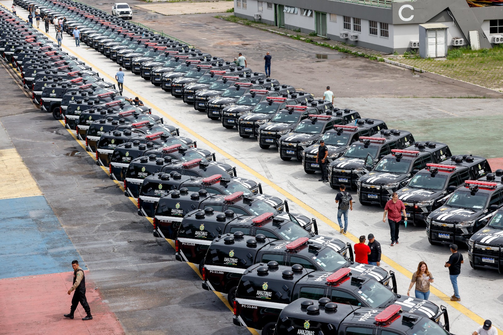 Governador entrega 132 viaturas e reforça segurança no Amazonas