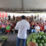 Wilson Lima entrega mais de 40 toneladas de alimentos para famílias em Manaus