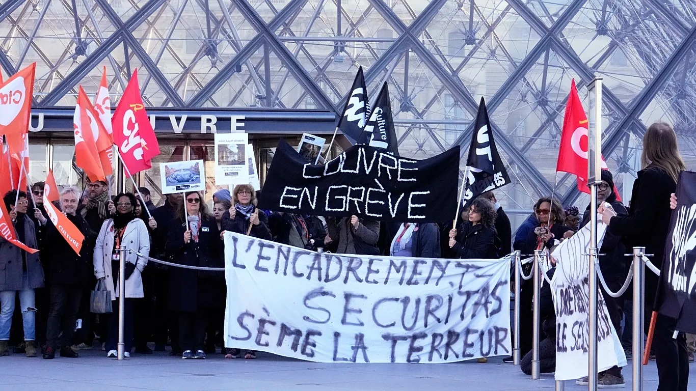 Louvre fecha em Paris após greve por condições de trabalho