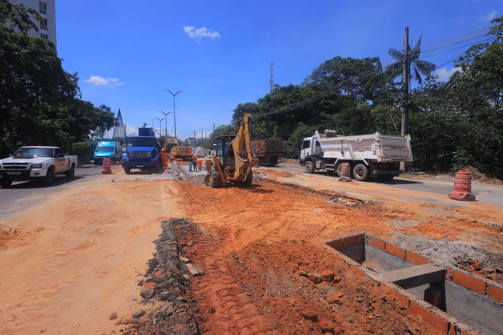 Prefeitura de Manaus trabalha com três frentes de obras em ponte da avenida do Turismo 