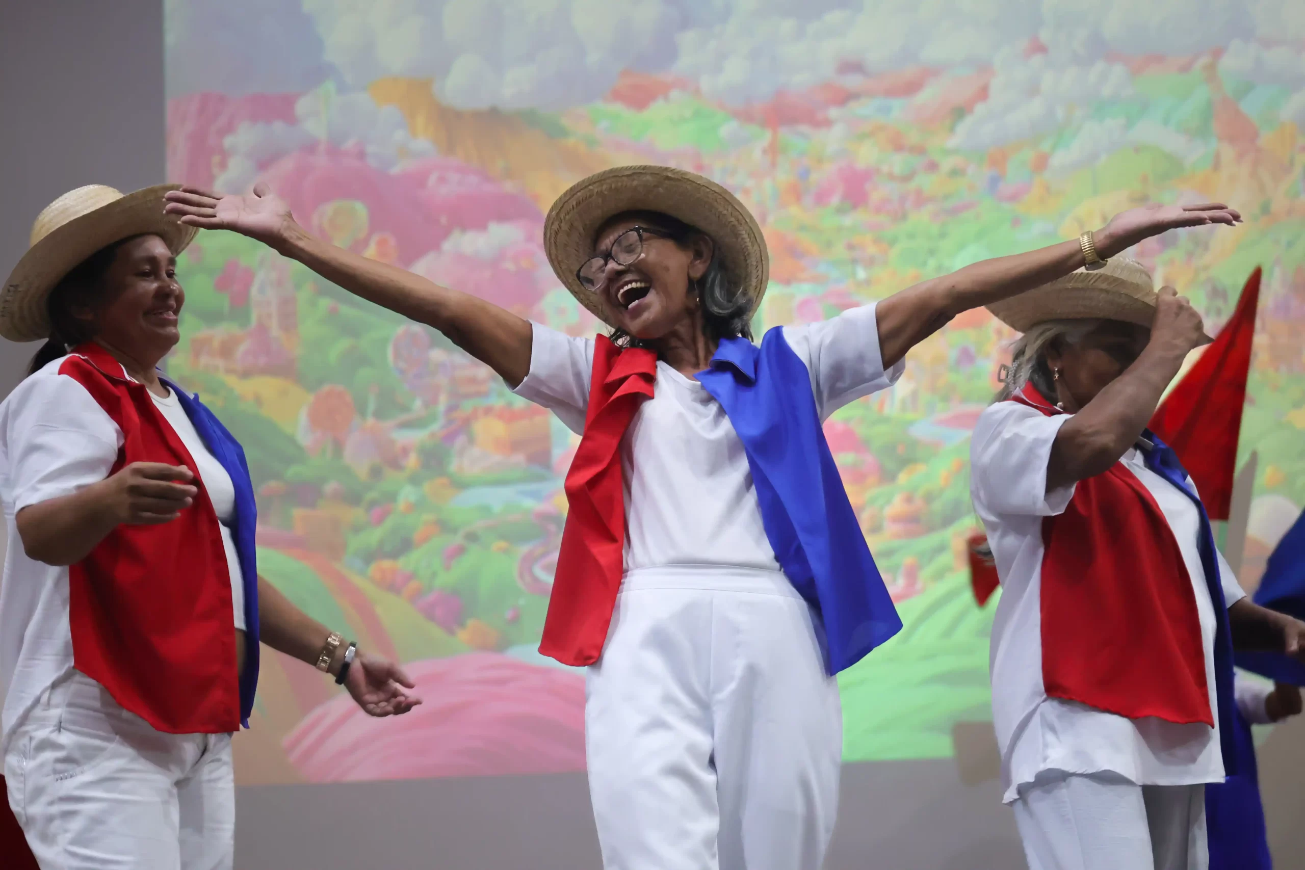 Idosos vivenciam tarde cultural com espetáculo de ‘O Quebra-Nozes’
