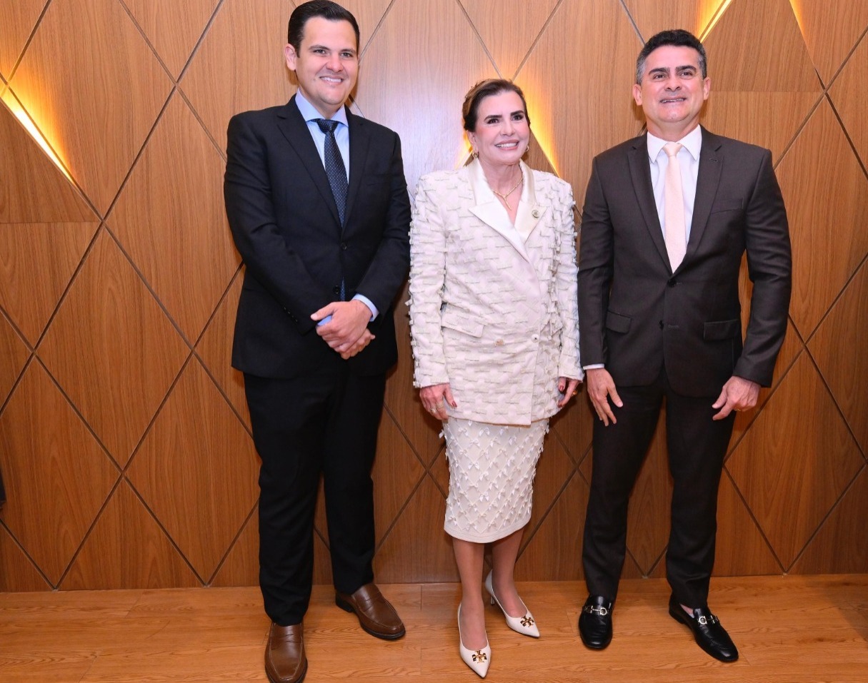 David Almeida prestigia posse de Yara Lins e reforça parceria com o TCE-AM