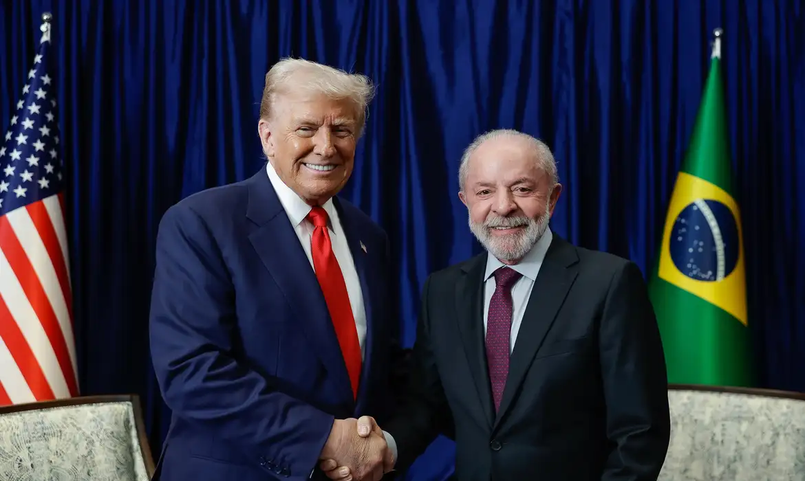 Lula considera tarifa dos EUA irrelevante e destaca aproximação com Trump