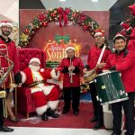 Papai Noel Vintage chega à Zona Norte de Manaus em cortejo natalino