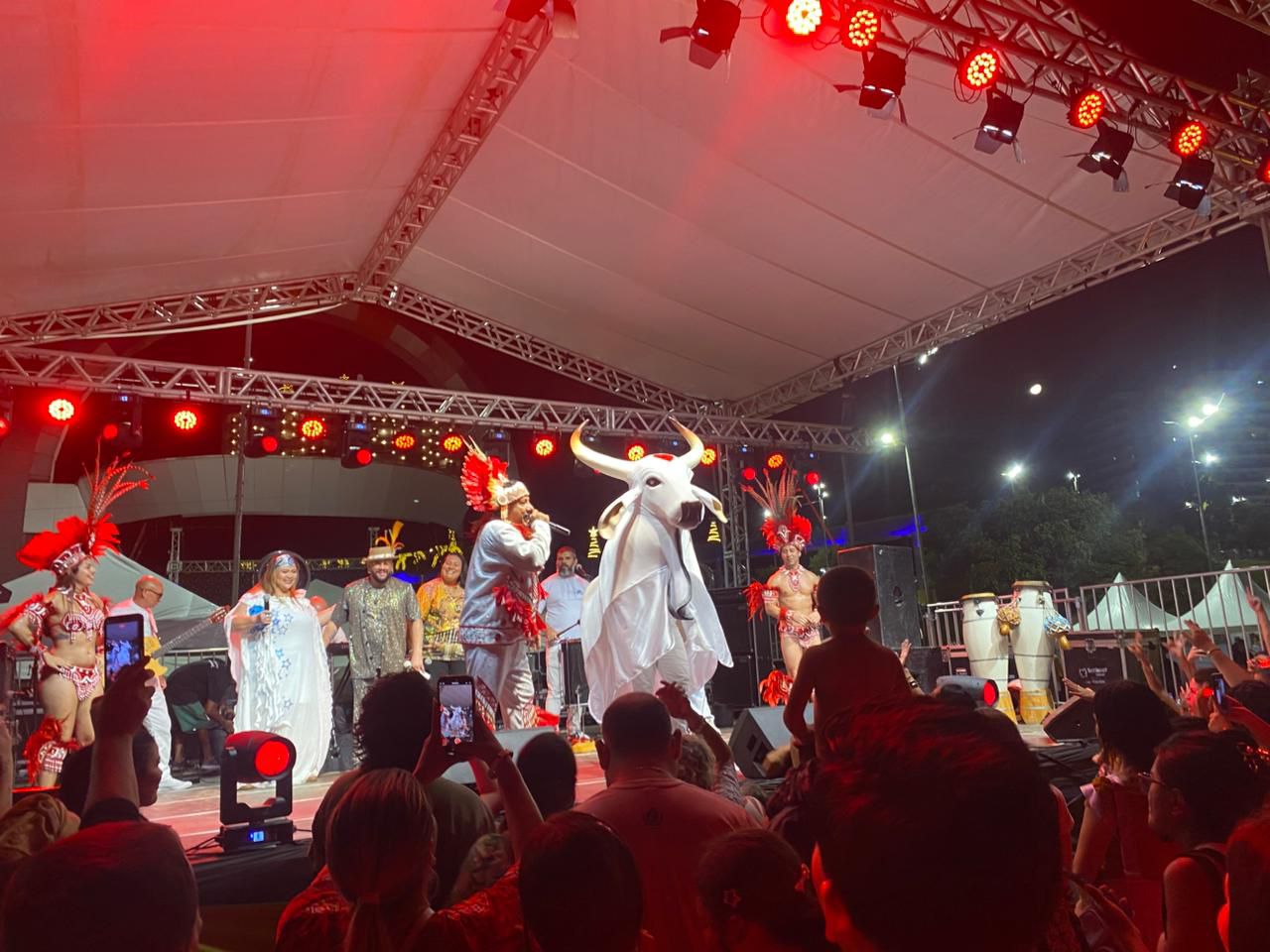 Boi-Bumbá Garantido celebra Oxum e diversidade cultural em Manaus