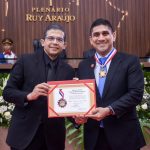 Secretário da Sedel recebe comenda na Aleam por indicação do deputado João Luiz