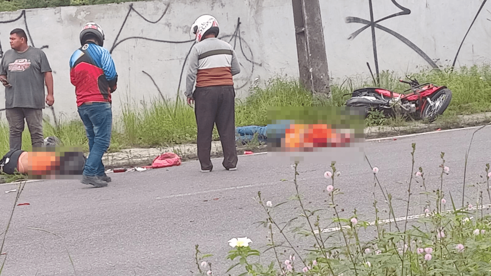 Pai morre e filha fica ferida após caminhão atingir moto em Manaus