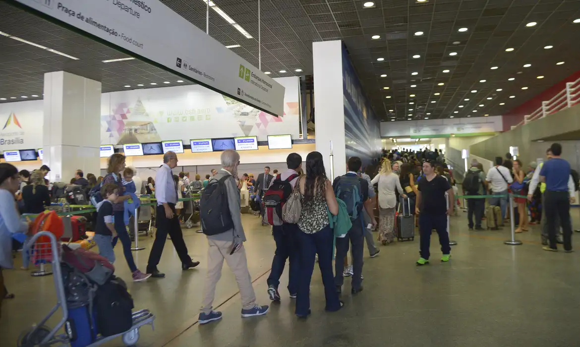 Anac intensifica fiscalização em aeroportos com maior fluxo no país