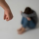 Homem é denunciado por viver como casal com criança e criar ciclo de violência no AM