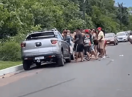 ‘Racha’ em estrada no AM termina com briga generalizada