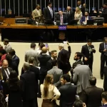 Câmara aprova corte de 10% em benefícios fiscais e eleva impostos de bets e fintechs