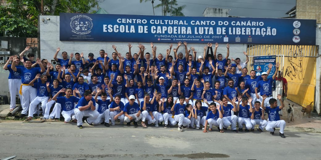 Escola de Capoeira batiza 100 alunos em evento gratuito em Manaus