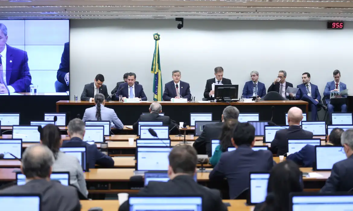Comissão do Congresso aprova proposta orçamentária de 2026