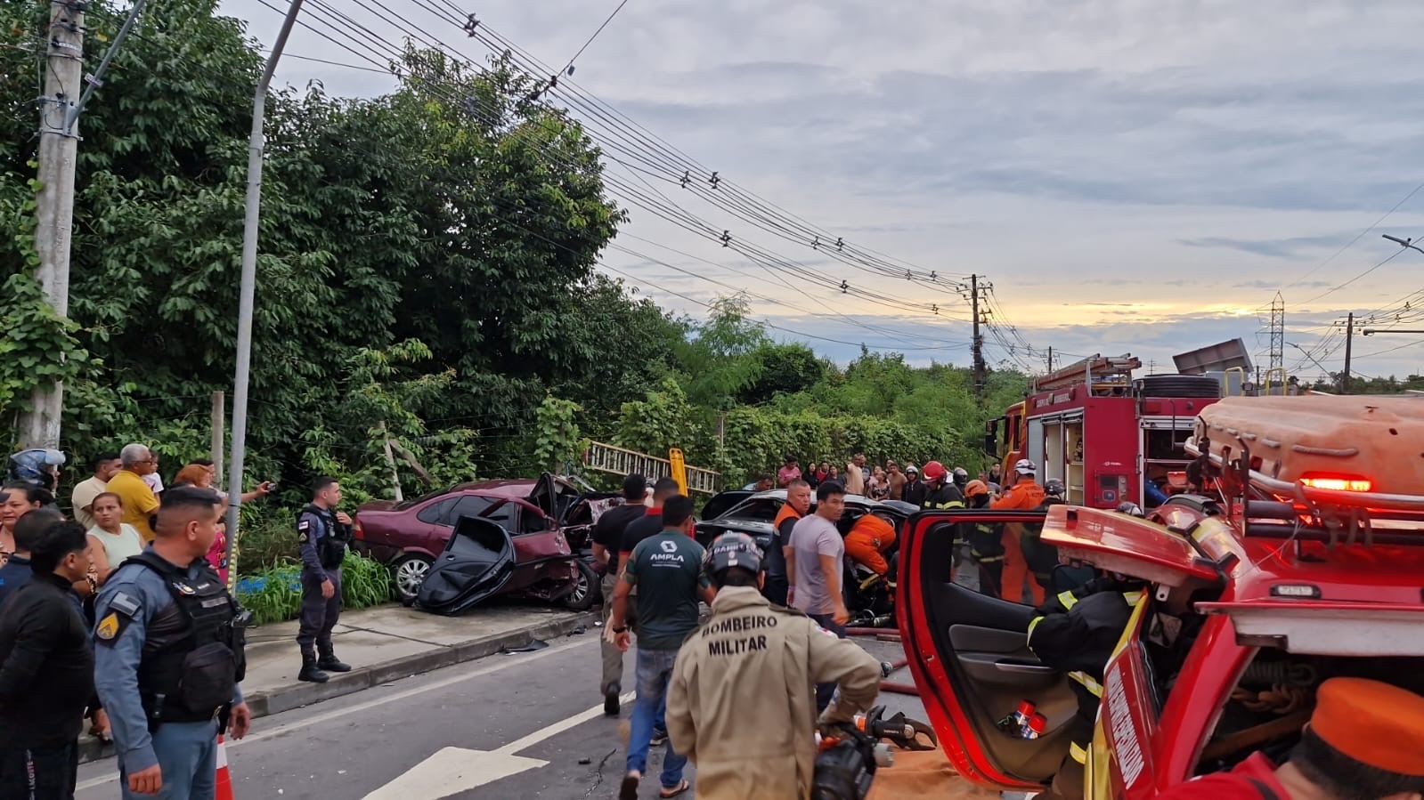 Colisão entre carros mata homem e deixa dois feridos na Zona Leste de Manaus