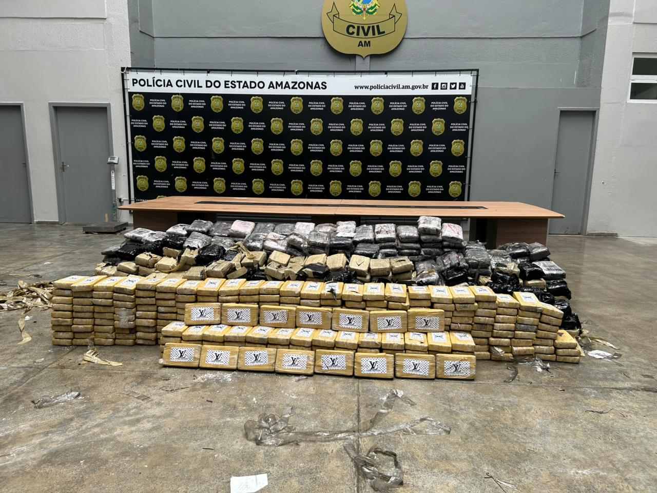 Droga apreendida em micro-ônibus no AM está avaliada em mais de R$ 40 milhões