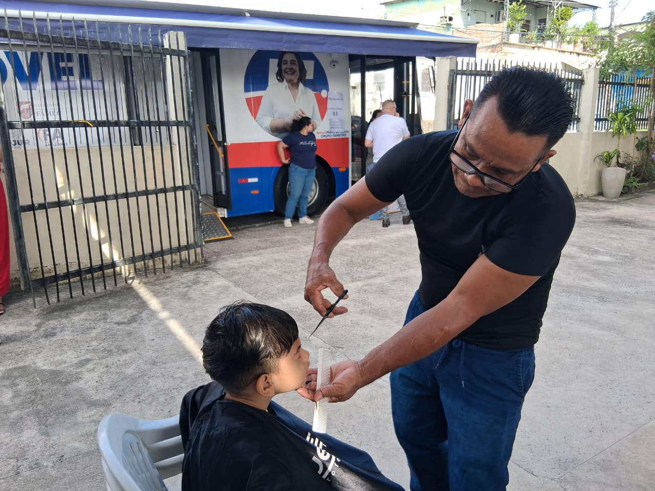 Fametro Móvel oferece serviços gratuitos de saúde e cidadania em Manaus