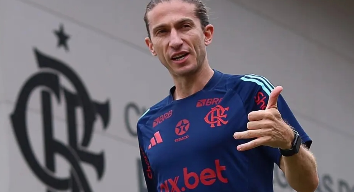 Filipe Luís renova com Flamengo até 2027 após negociação difícil; veja detalhes