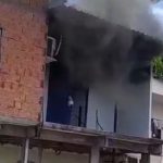 Fogo atinge casa na Zona Sul de Manaus e destrói todos os pertences
