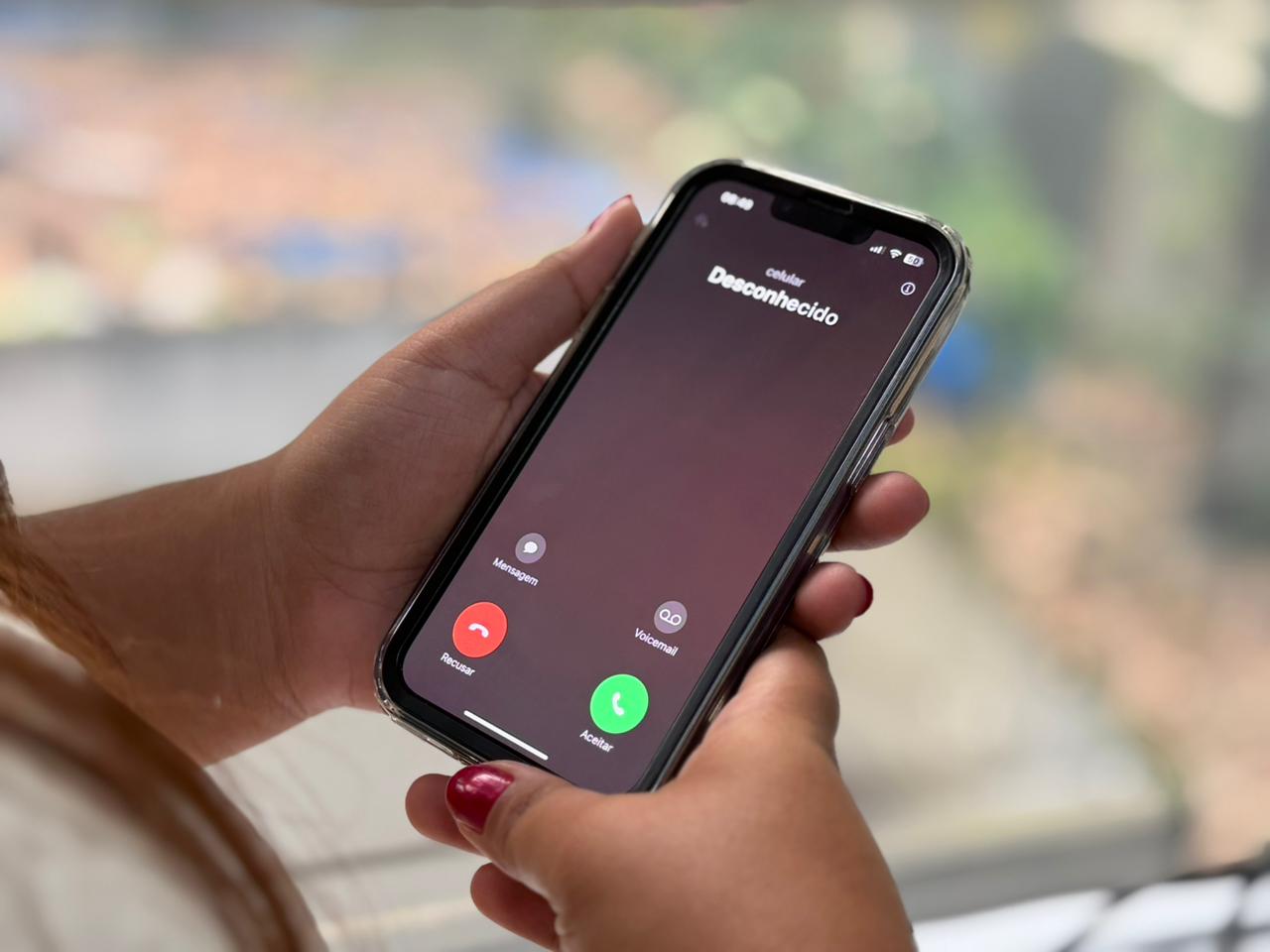 Golpe da ligação muda: criminosos usam sua voz para fraudes no AM; veja como se proteger