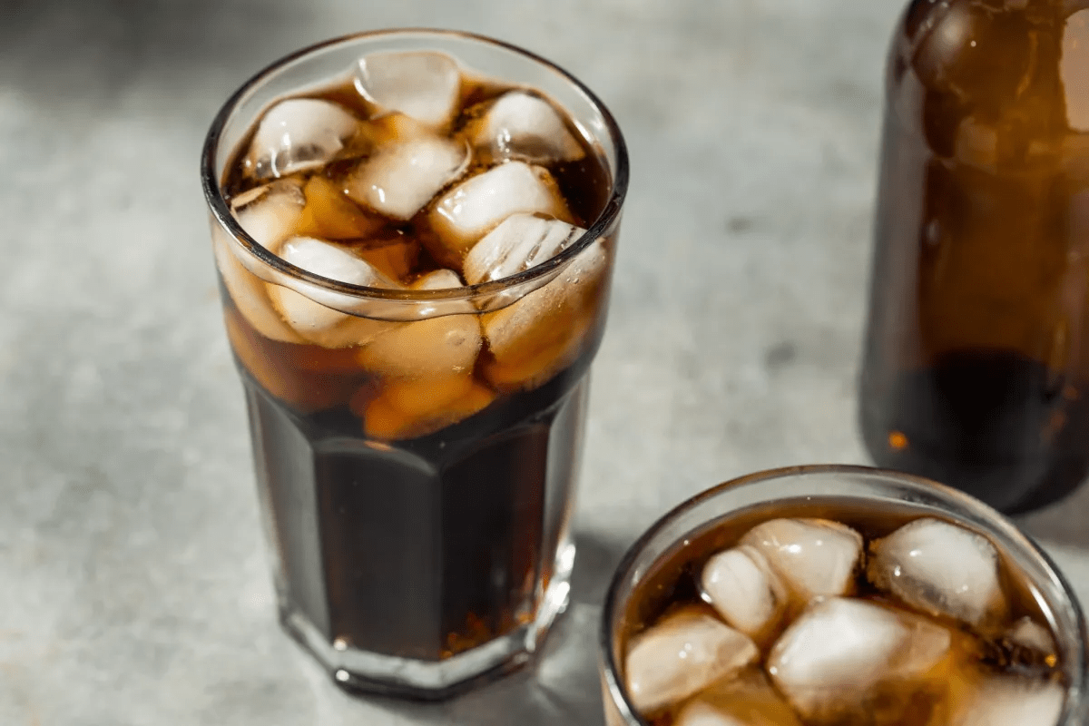 Refrigerantes zero: riscos à saúde vão além da falta de açúcar