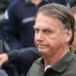 Bolsonaro apresenta hérnia inguinal e precisa de cirurgia, diz PF