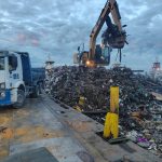 Manaus retira 3,4 mil toneladas de lixo da orla do rio Negro