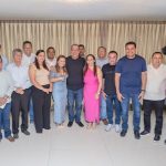 Omar Aziz reúne prefeitos e lideranças do AM para planejar agenda política de 2026