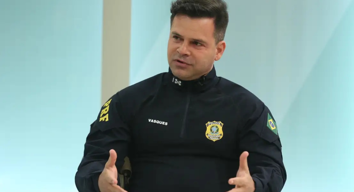 Ex-diretor da PRF é preso no Paraguai após romper tornozeleira eletrônica