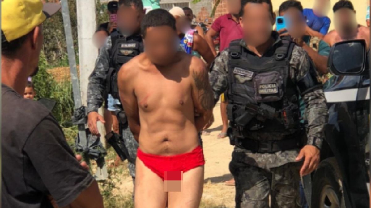 VÍDEO: Moradores espancam suspeito de estupro e o obrigam a usar calcinha