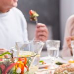 Alimentação equilibrada nas festas protege saúde e pacientes oncológicos