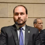 Carlos Bolsonaro diz que foi impedido de visitar o pai após cirurgia: ‘momento delicado’