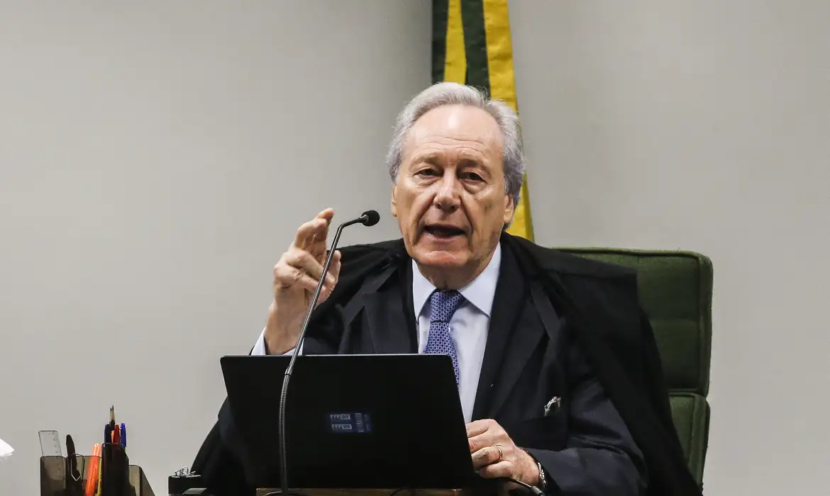 Governo diz não ter sido informado sobre contrato de Lewandowski com Banco Master