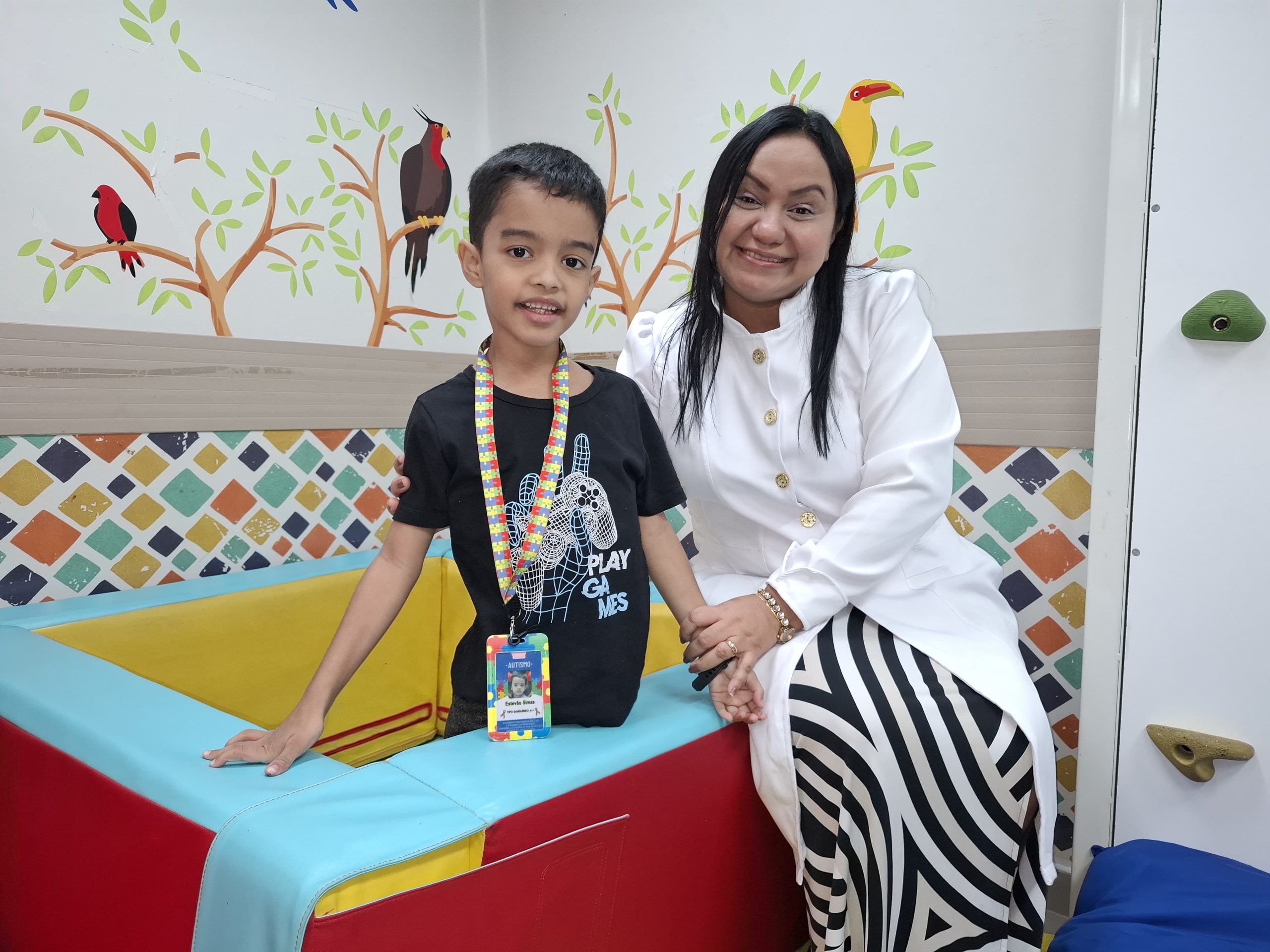 Acompanhamento da Hapvida amplia autonomia de crianças neurodivergentes em Manaus