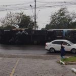 Carreta tomba na zona sul de Manaus durante chuva
