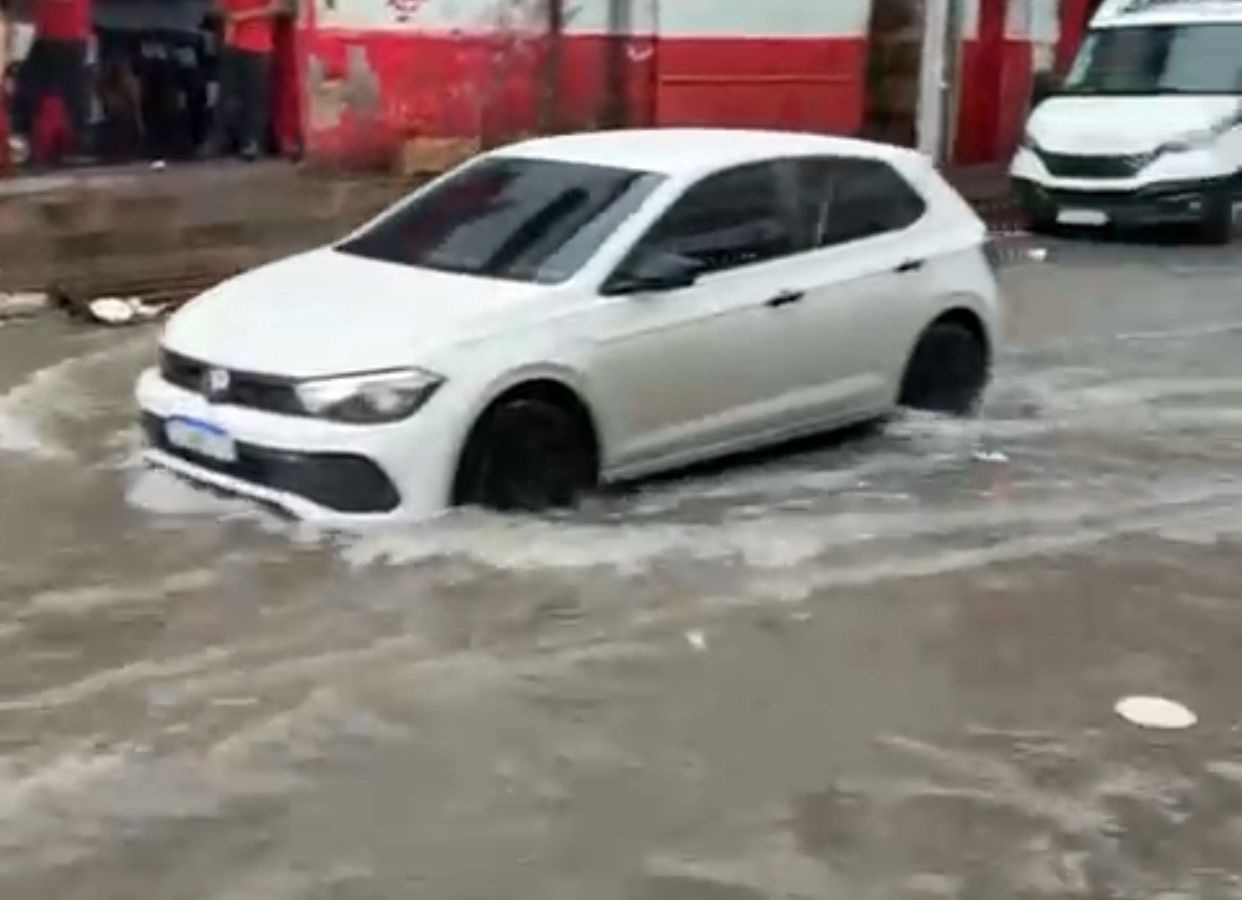 Temporal em Manaus gera 17 ocorrências atendidas pela Defesa Civil