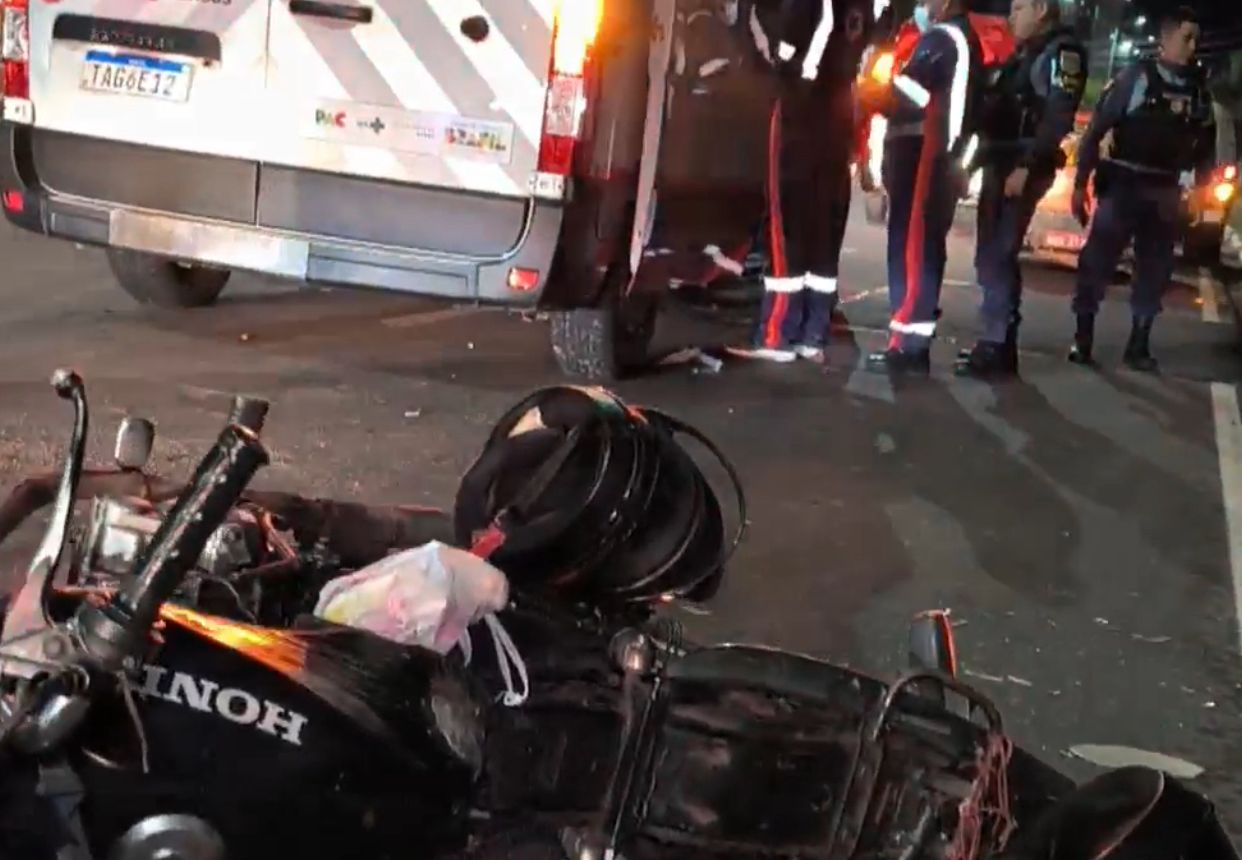 Motociclista morre após ser atingido por picape que fez retorno proibido em avenida de Manaus