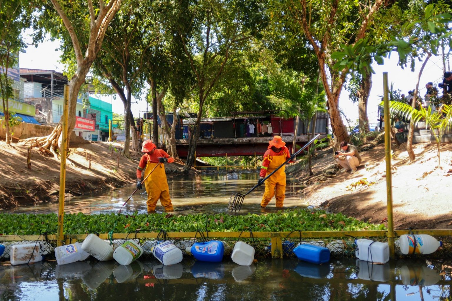 Manaus retira mais de 835 mil toneladas de resíduos em 2025