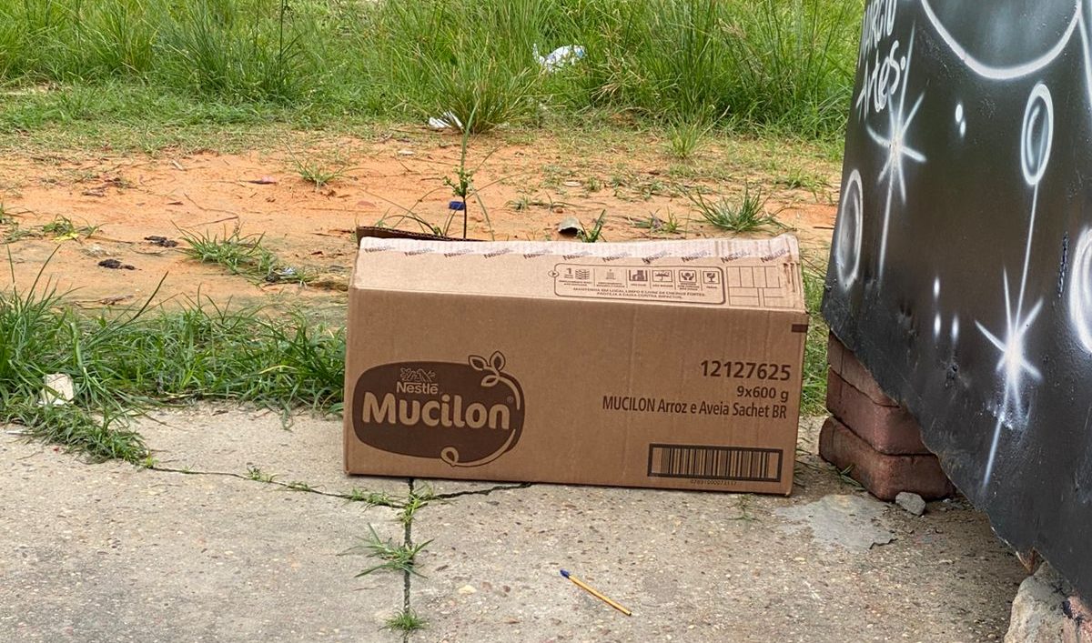 Feto é encontrado dentro de caixa em praça de Manaus