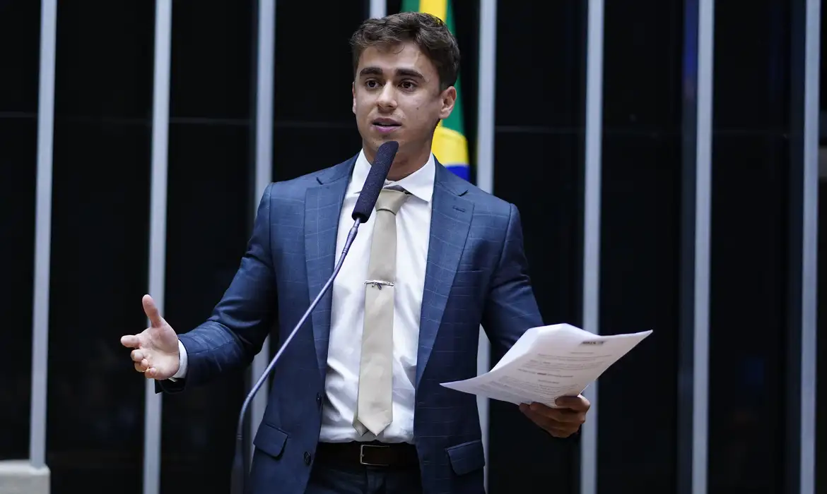 Nikolas Ferreira acusa governo de fiscalizar Pix de maneira ‘disfarçada’