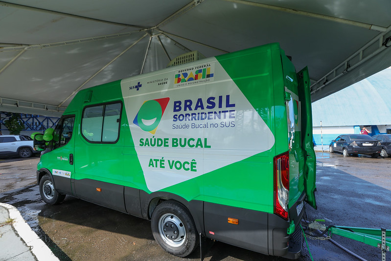Manaus recebe primeira unidade odontológica móvel