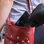 Empurra-empurra em ônibus termina com prisão de suspeito de furtar celulares em Manaus