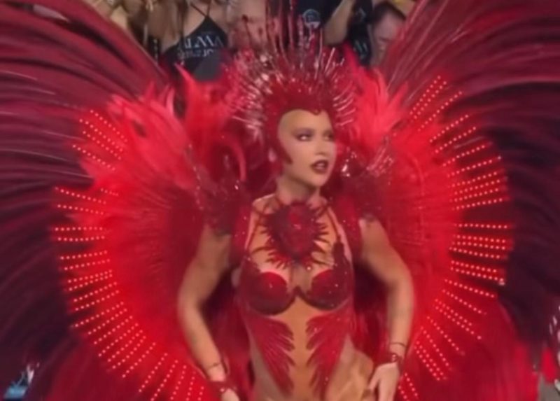 VÍDEO: Virginia estreia pela Grande Rio na Marquês de Sapucaí